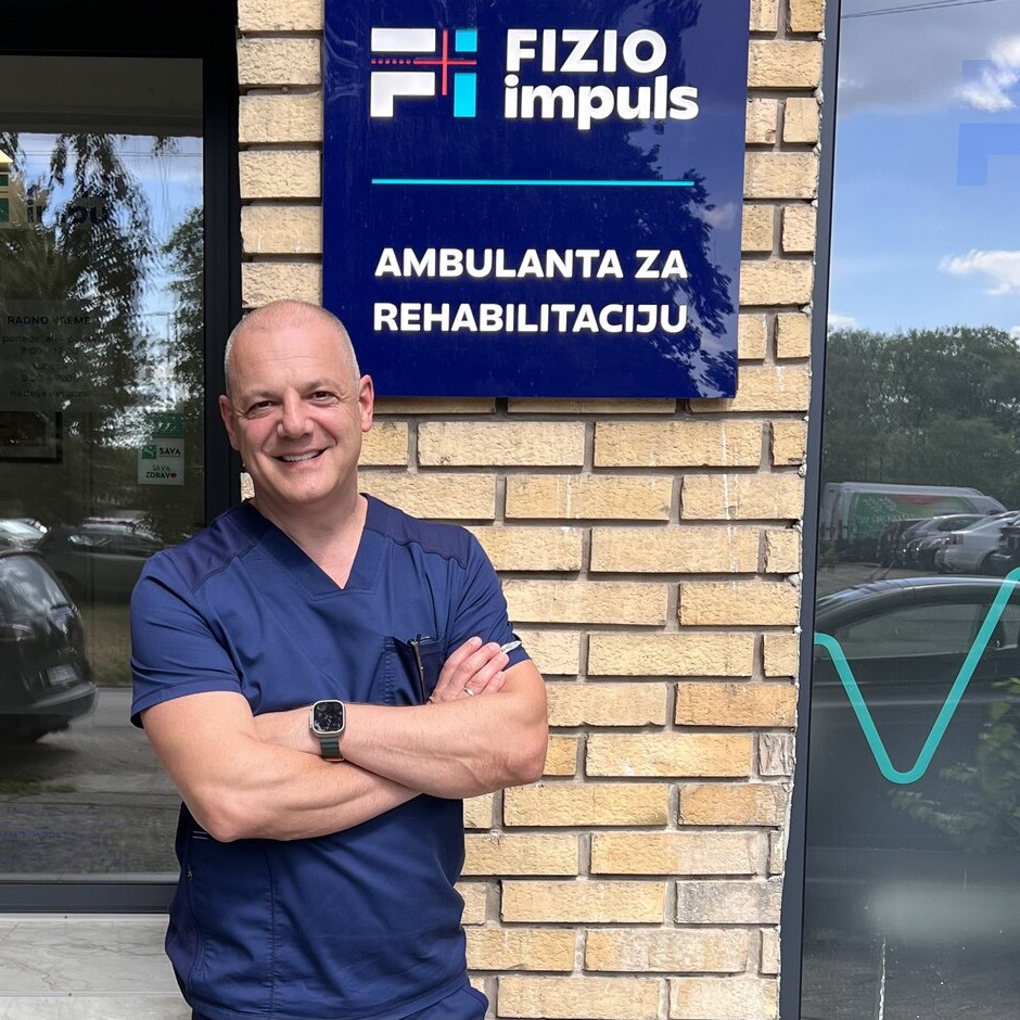 Marko Pejakovic, fizioterapeut, ispred ambulante Fizio Impuls u Pancevu